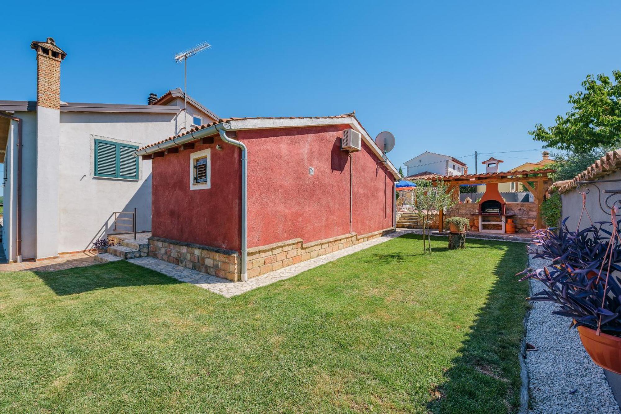 Apartment With Pool Višnjan Екстериор снимка