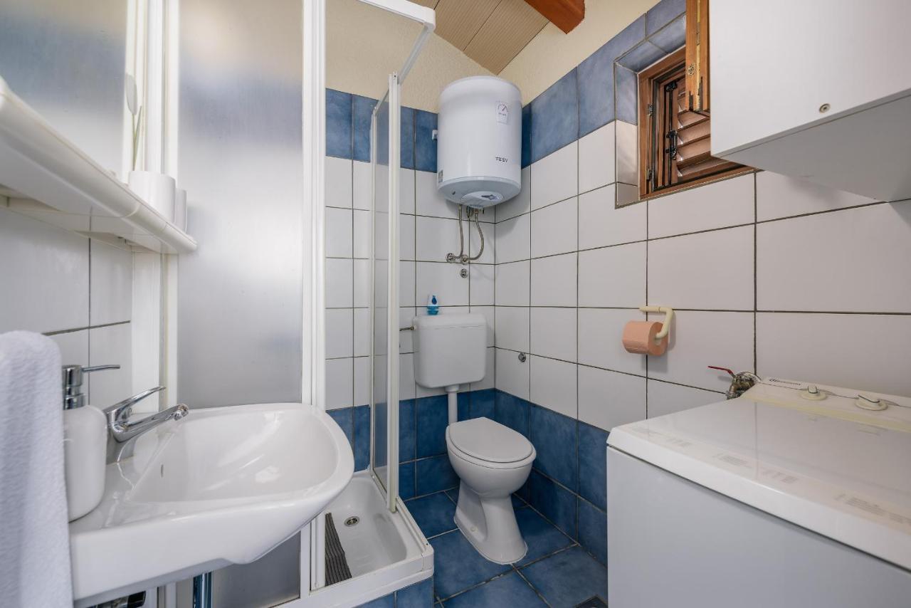 Apartment With Pool Višnjan Екстериор снимка
