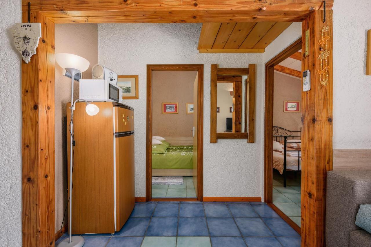 Apartment With Pool Višnjan Екстериор снимка