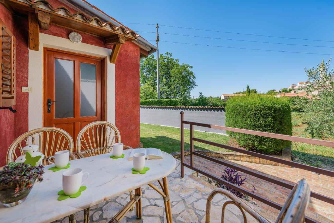 Apartment With Pool Višnjan Екстериор снимка