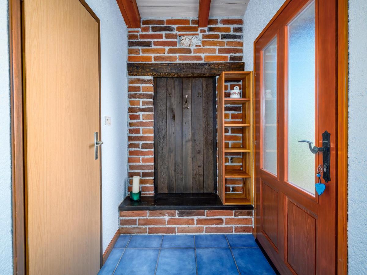 Apartment With Pool Višnjan Екстериор снимка
